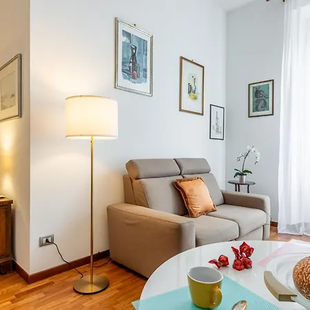 Luxury, Modern & Charming Near Station Apartment *