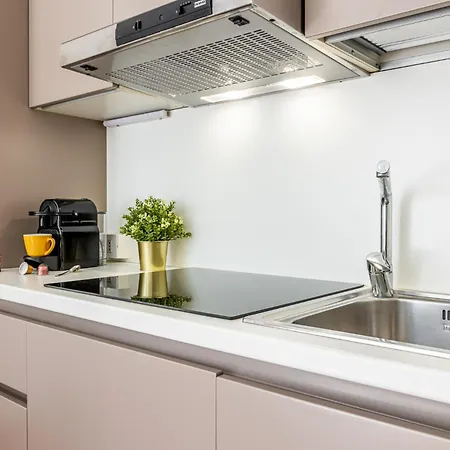 Luxury, Modern & Charming Near Station Apartment Milan