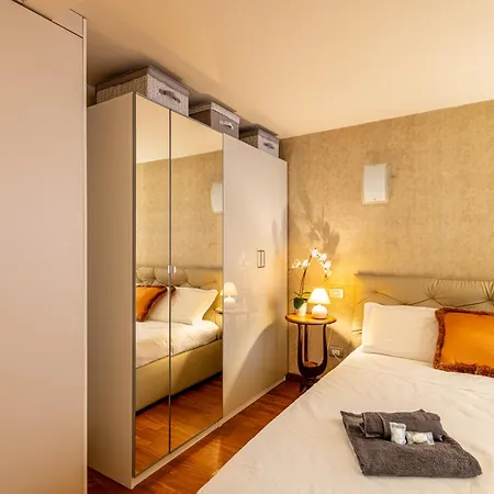 Apartment Luxury, Modern & Charming Near Station Milan