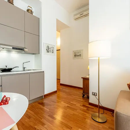 Luxury, Modern & Charming Near Station * Milão