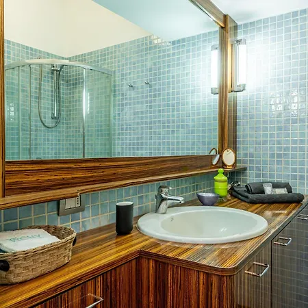 דירה Luxury, Modern & Charming Near Station
